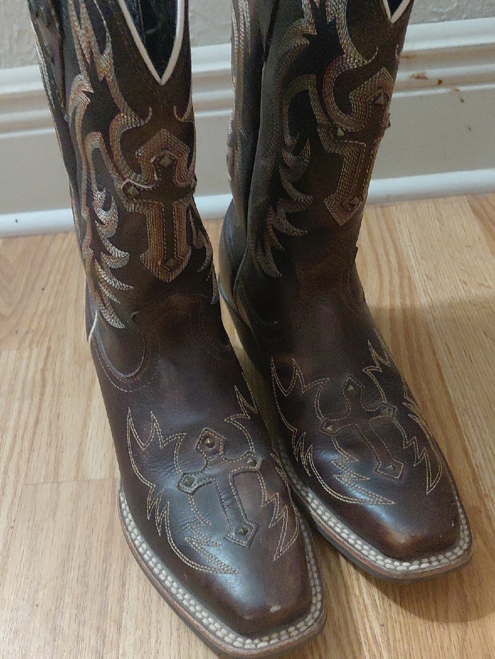 Ariat Brown Western Embroidered Leather Cowboy Boots